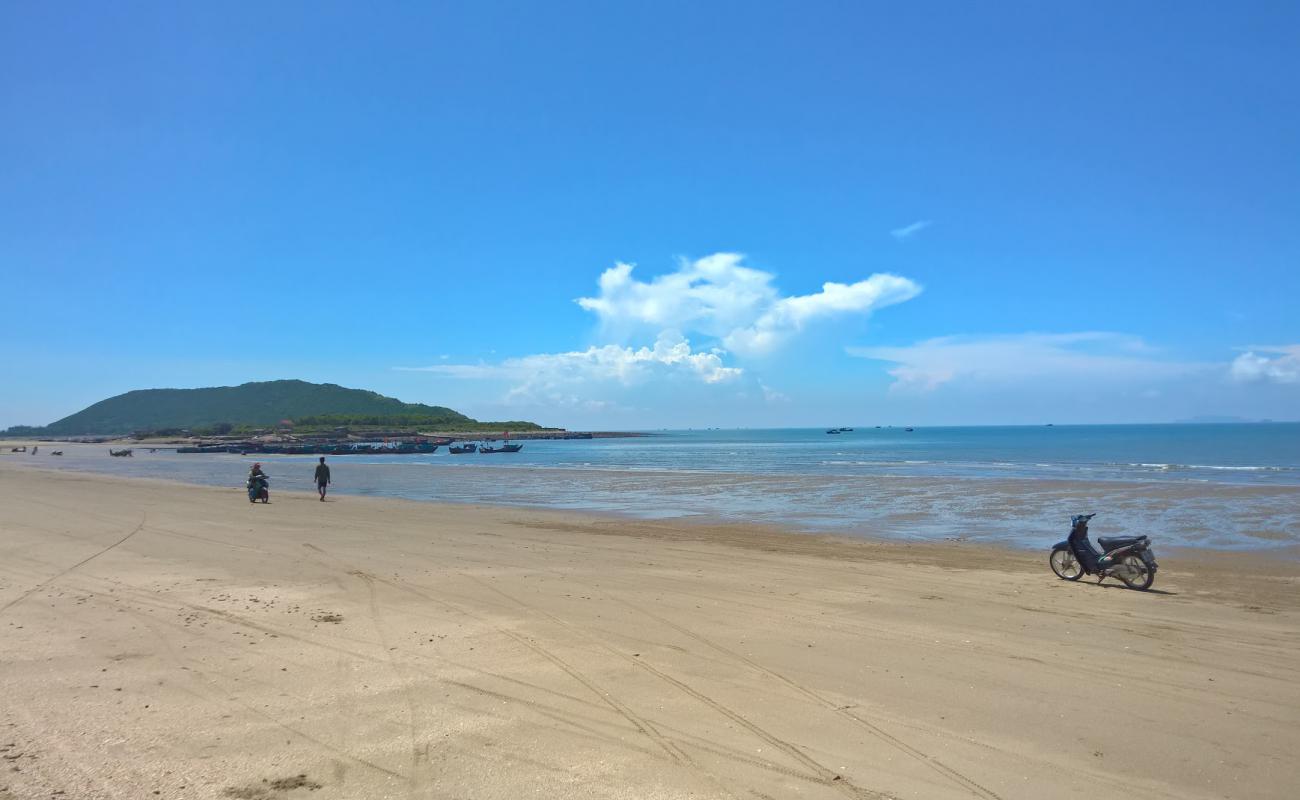 Photo of Dau Dong Beach with brown sand surface