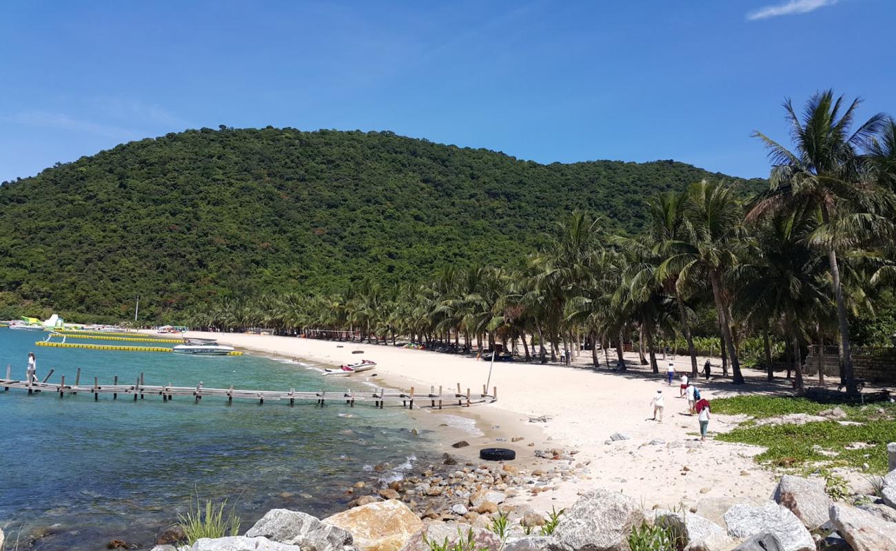 Photo of Ong Beach with bright sand surface