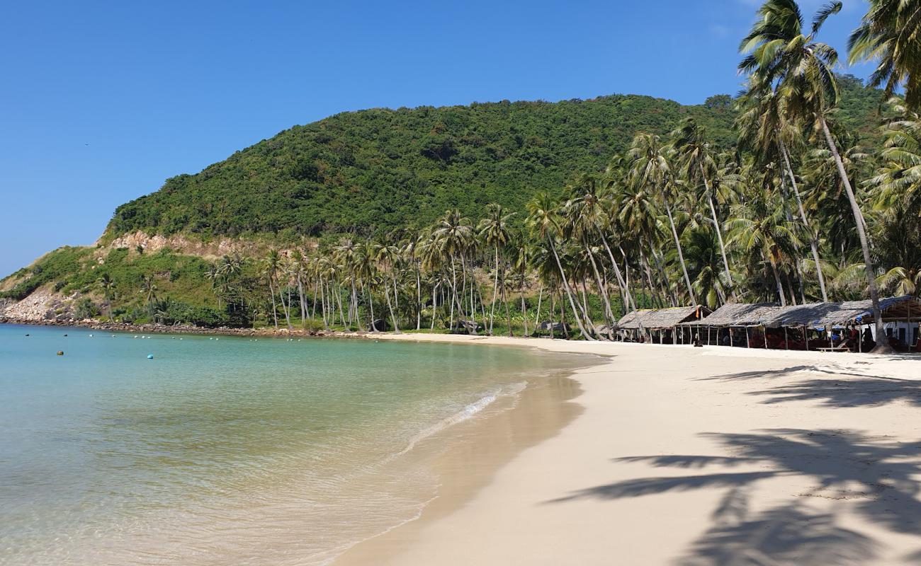 Photo of Bai Cay Men beach with bright sand surface