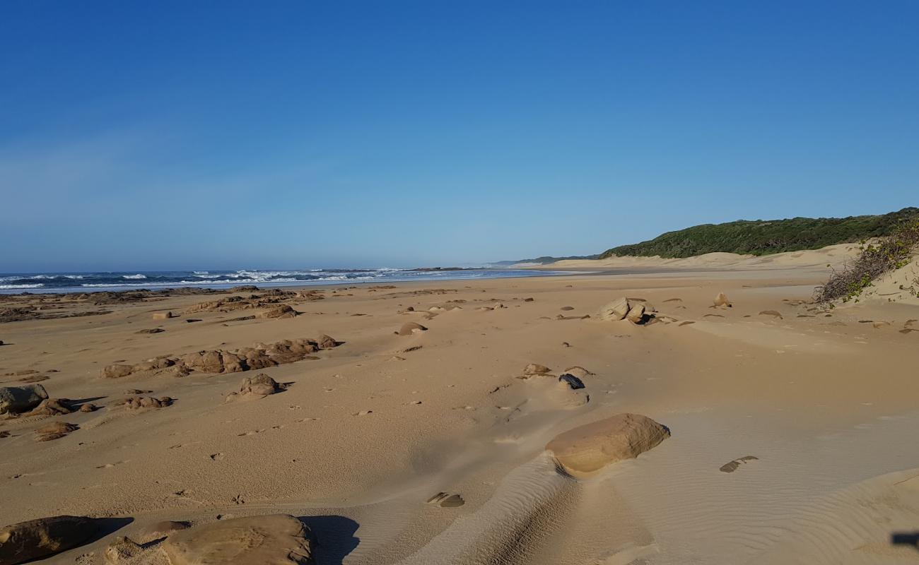 Photo of Kaysers beach with bright sand & rocks surface