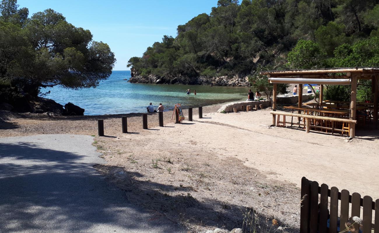 Photo of Cala Mastella with bright fine sand surface