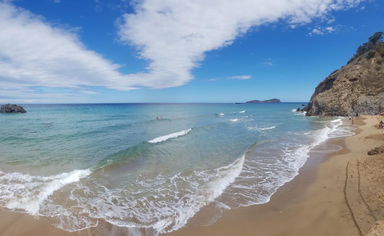 Photo of Platja de s'Aigua Blanca II with brown sand surface