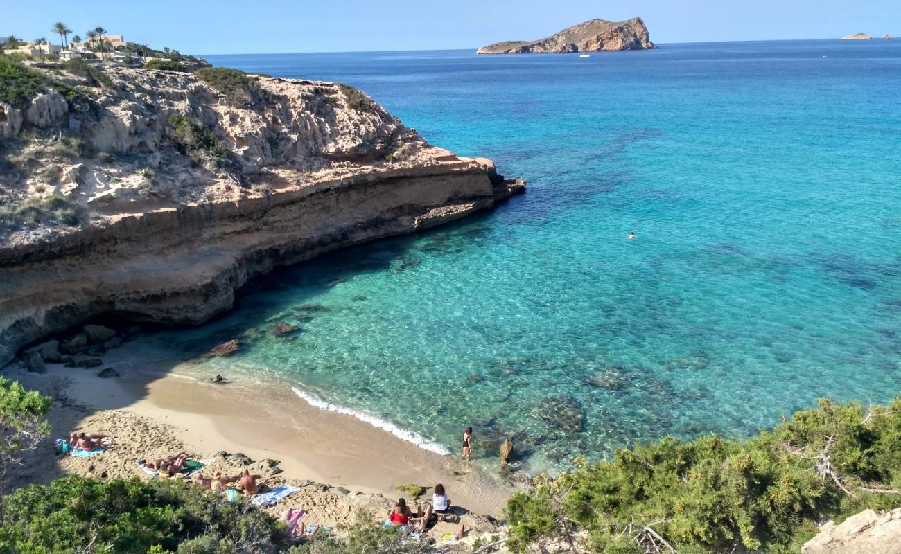 Photo of Cala Escondida with bright fine sand surface