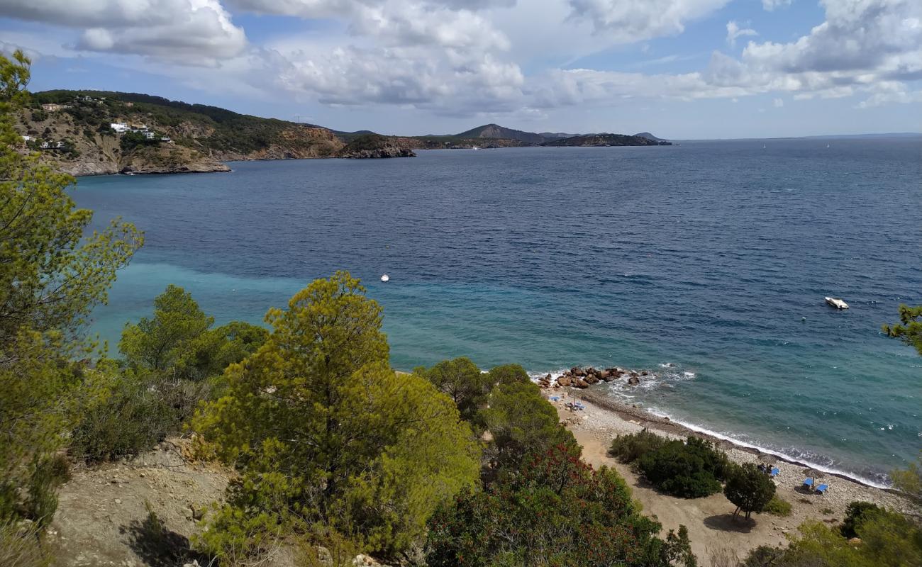 Photo of Cala des Cubells with gray pebble surface