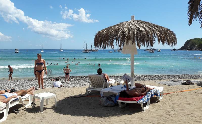 Photo of Platja des Jordal with light sand &  pebble surface