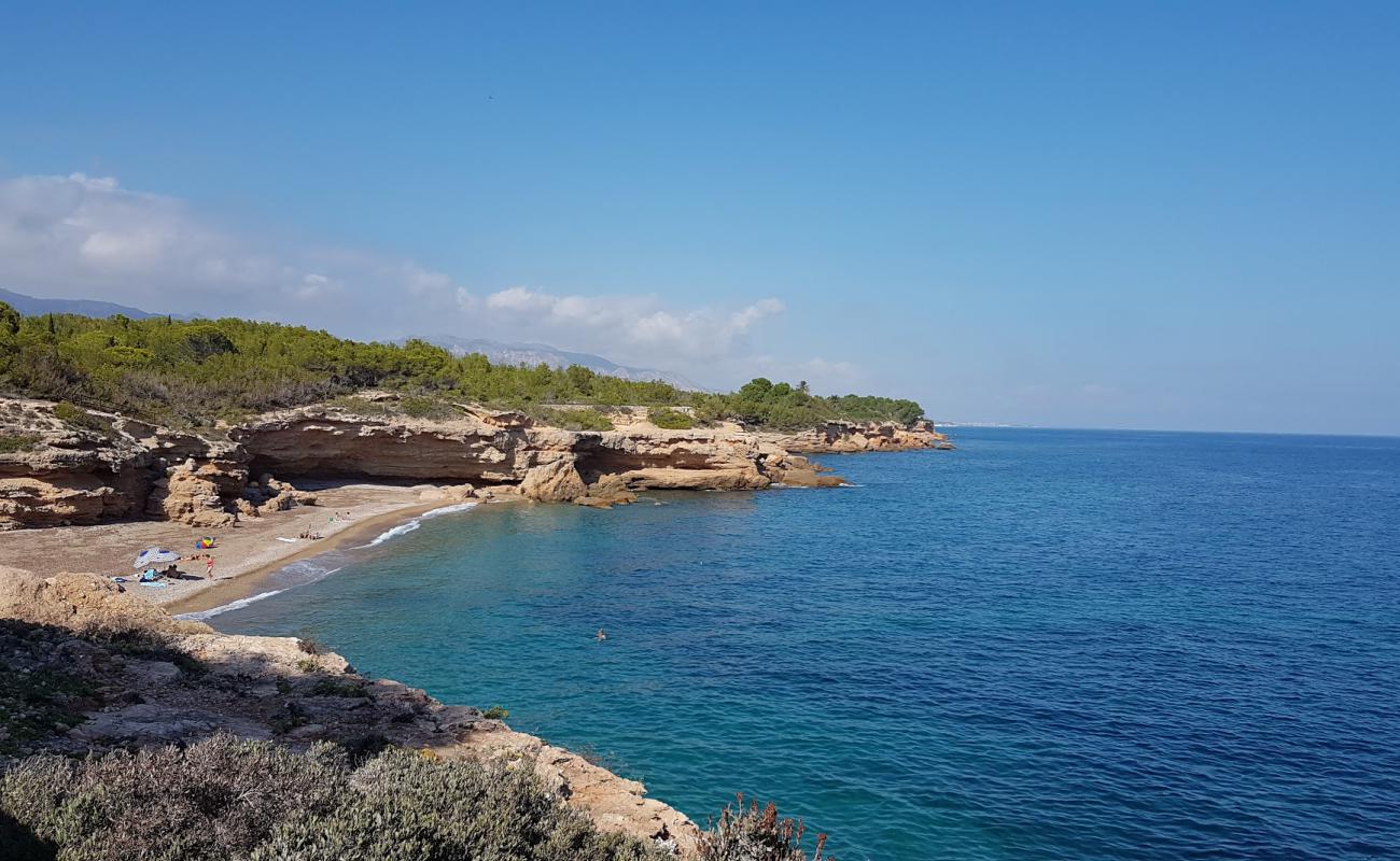 Photo of Cala Xelin with light fine pebble surface