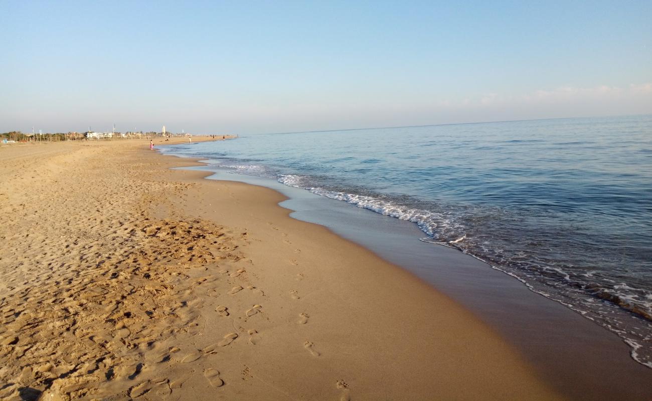 Photo of Platja de Castelldefels with brown sand surface