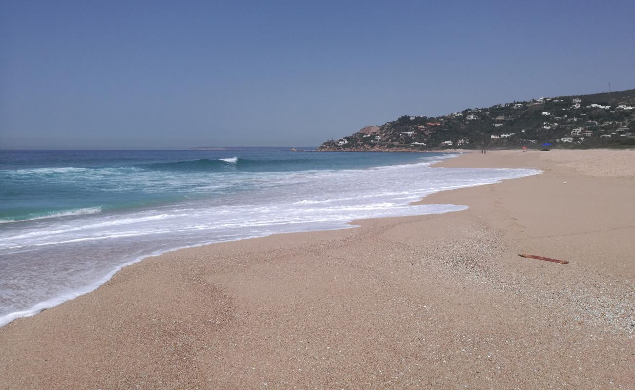 Photo of Entre Dos Torres Beach with bright fine sand surface