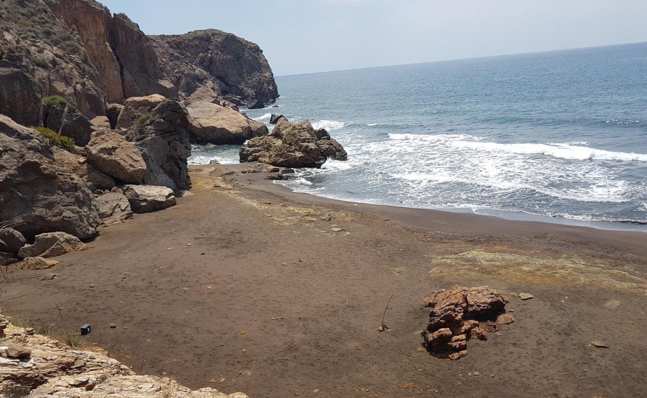 Photo of Cola del Caballo with brown sand surface