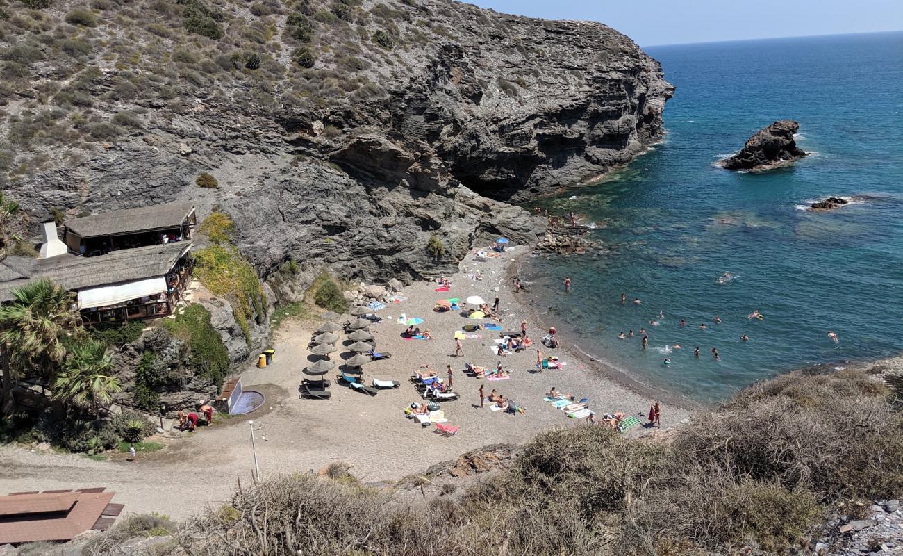 Photo of Cala del Barco with gray shell sand surface