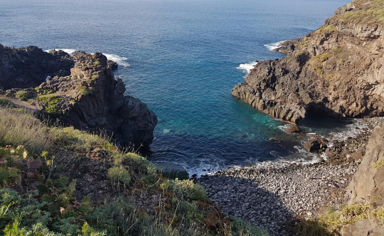 Photo of Playa de Los Barqueros with rocks cover surface