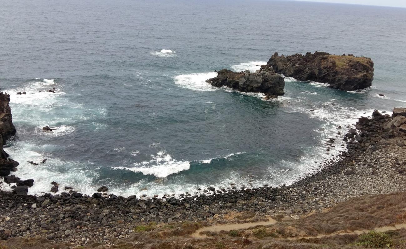 Photo of Playa de los Roques with rocks cover surface