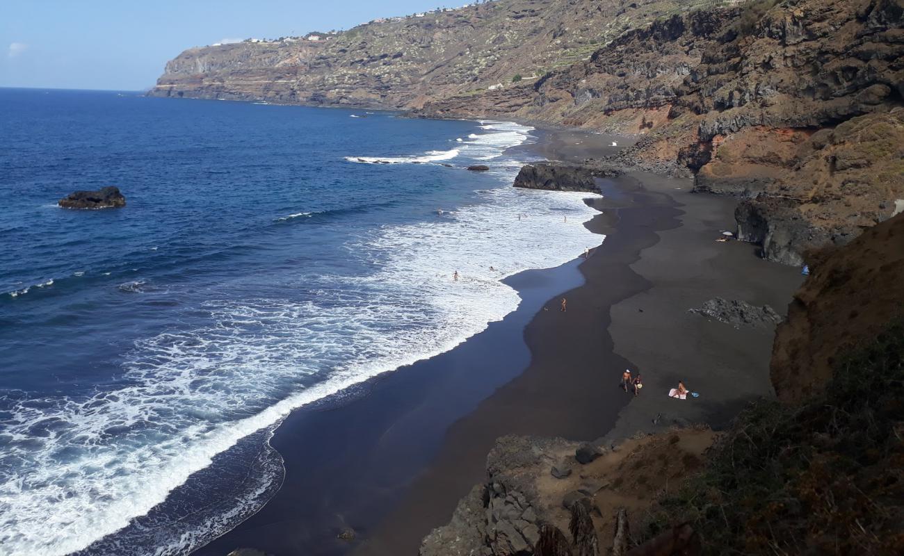 Photo of Playa Los Patos with gray fine sand surface