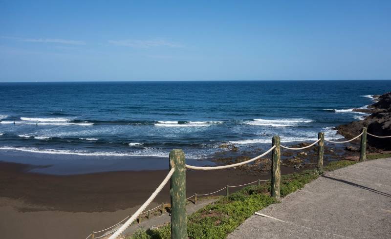 Photo of Playa del Hombre with gray sand surface