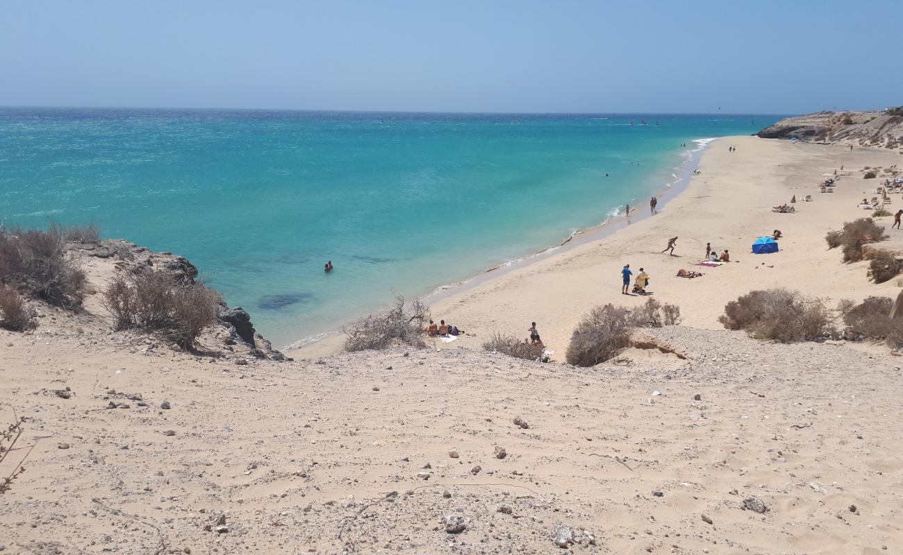 Photo of Esmeralda Beach with brown fine sand surface