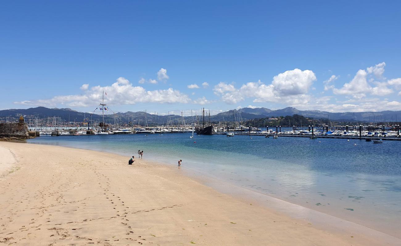 Photo of Praia da Ribeira with bright fine sand surface