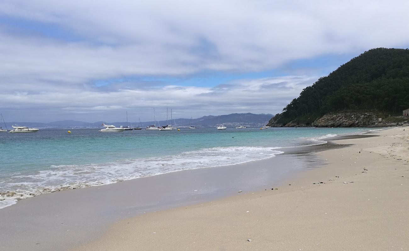 Photo of Praia de San Martino with white fine sand surface