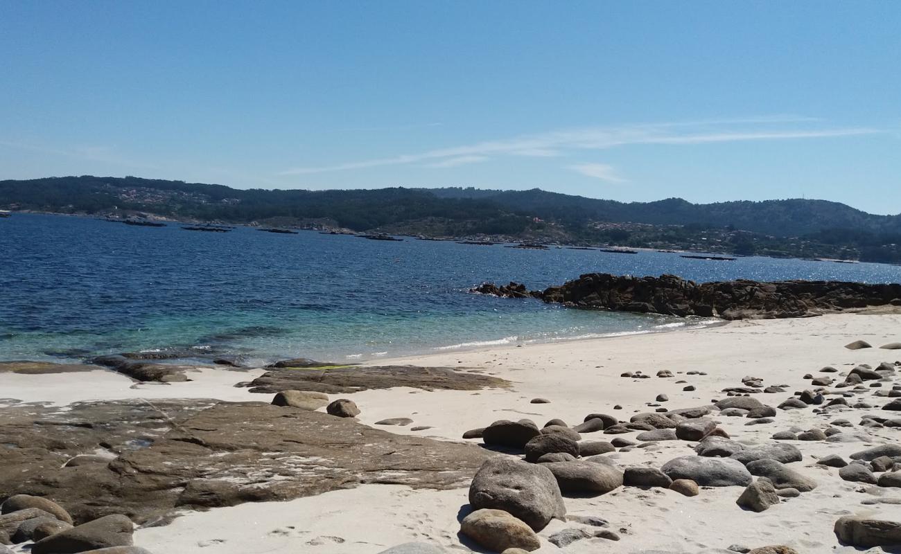 Photo of Praia de Lalada with white fine sand surface