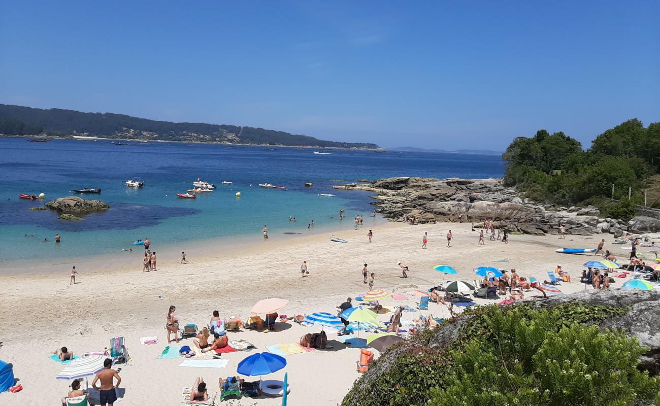 Photo of Praia de Francon with bright fine sand surface