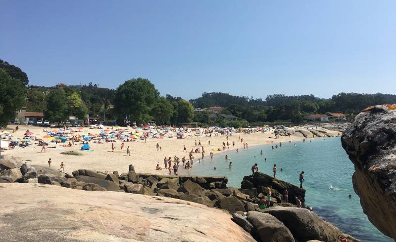 Photo of Menduina Beach with bright fine sand surface