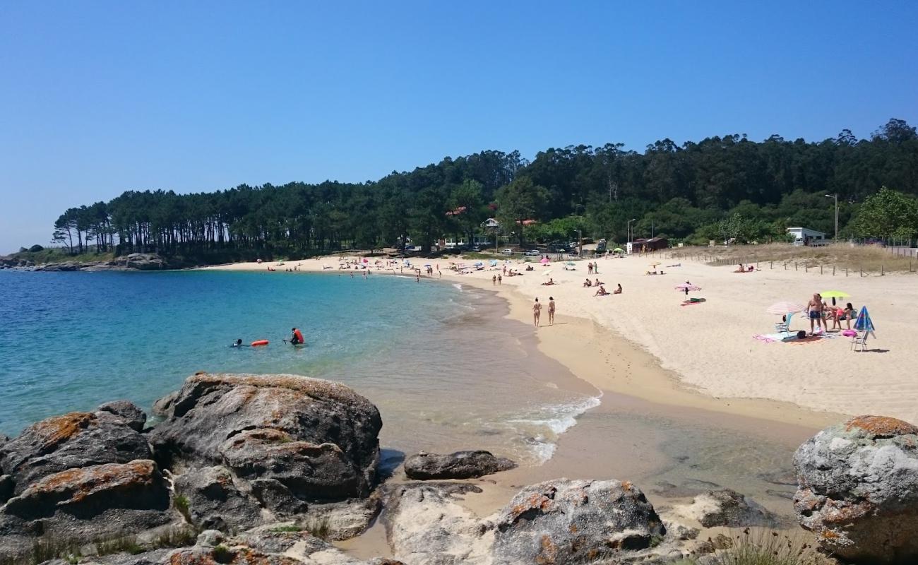 Photo of Praia de Bon with bright sand surface