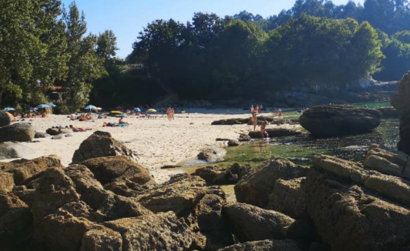 Photo of Praia de Covelo with white fine sand surface