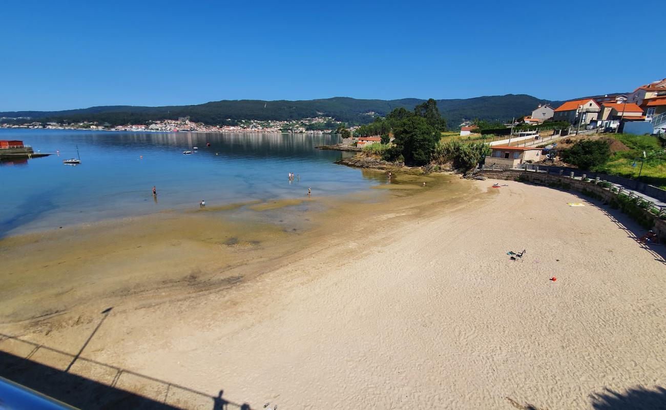 Photo of Praia de Campelo with gray sand surface