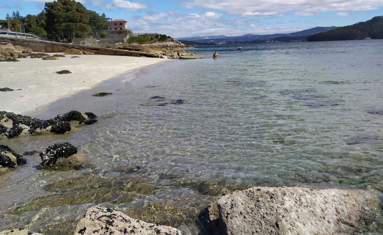 Photo of Praia do Covelo with white fine sand surface