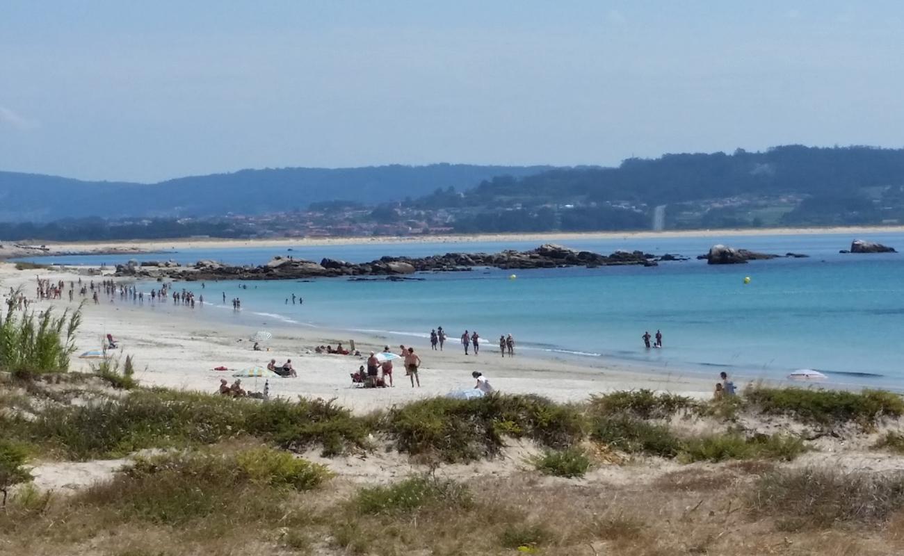 Photo of Area da Cruz beach with white fine sand surface