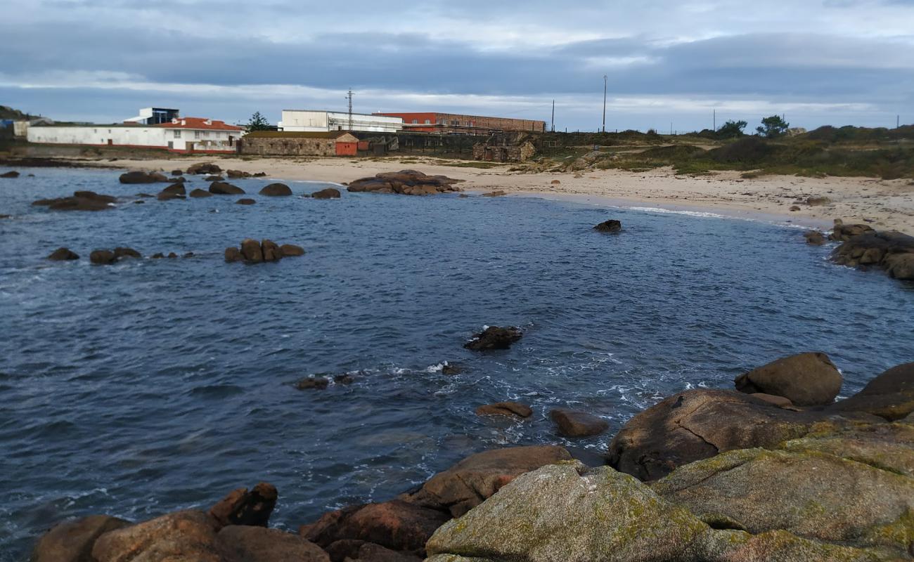 Photo of Couso beach with bright sand & rocks surface