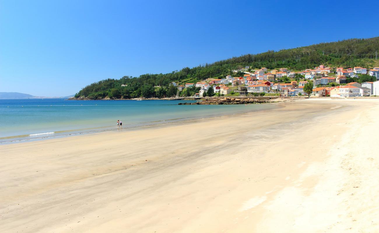 Photo of Praia do Ezaro with white sand surface