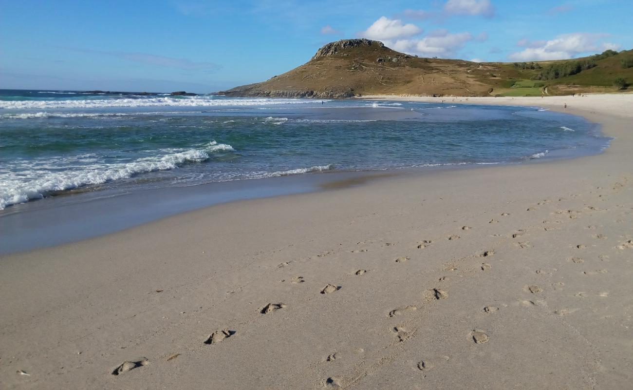 Photo of Praia de Soesto with white fine sand surface