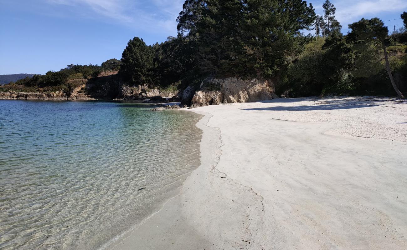 Photo of Praia de Vidreiro with white fine sand surface