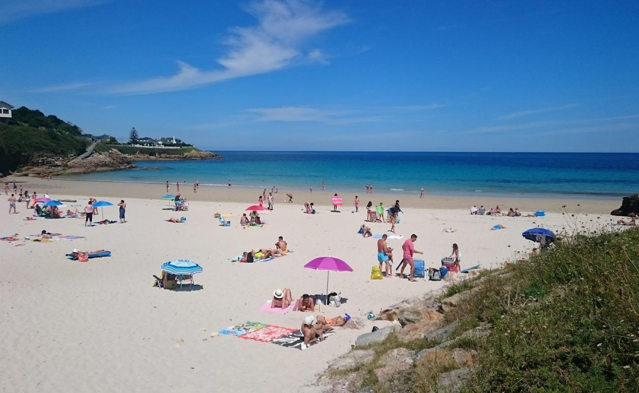 Photo of Playa de Areoura with white sand surface