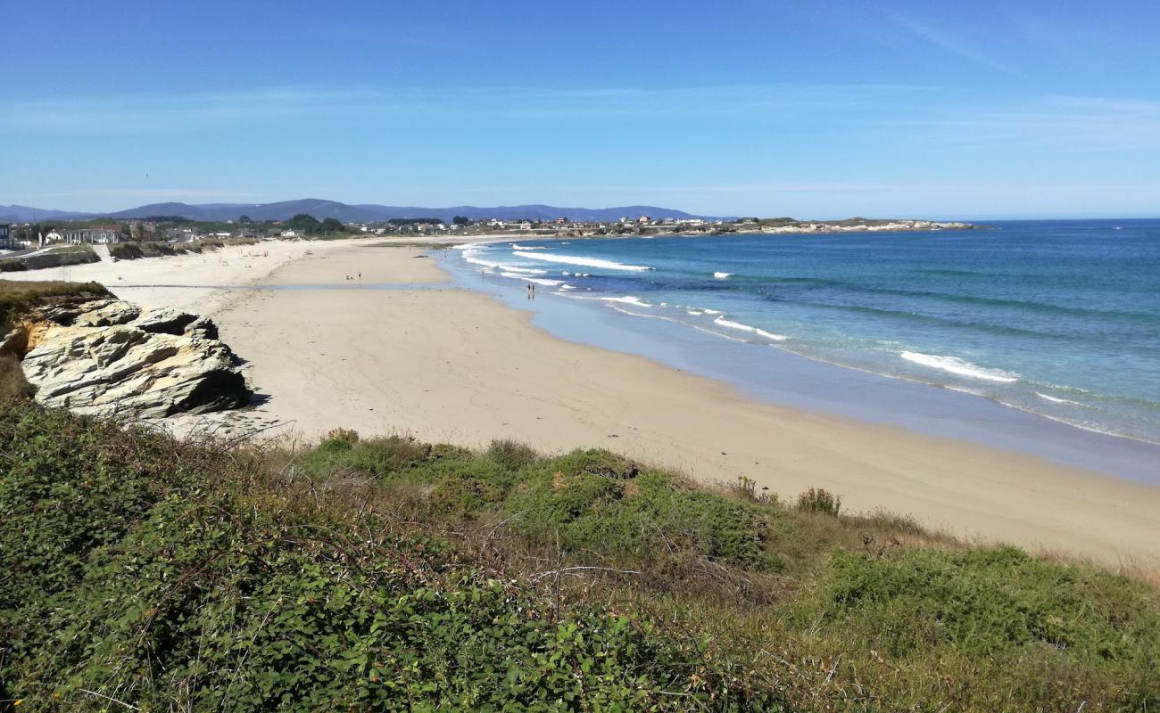 Photo of Praia de Arealonga with bright fine sand surface