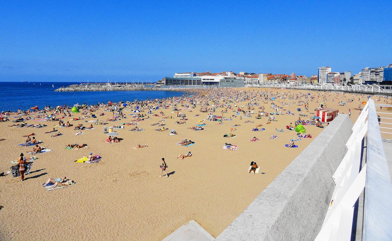 Photo of Playa de Poniente with bright fine sand surface