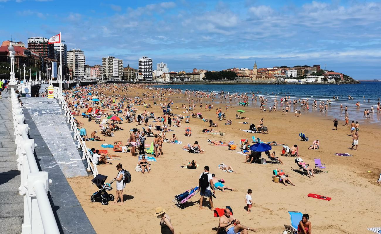 Photo of Playa de San Lorenzo with bright fine sand surface