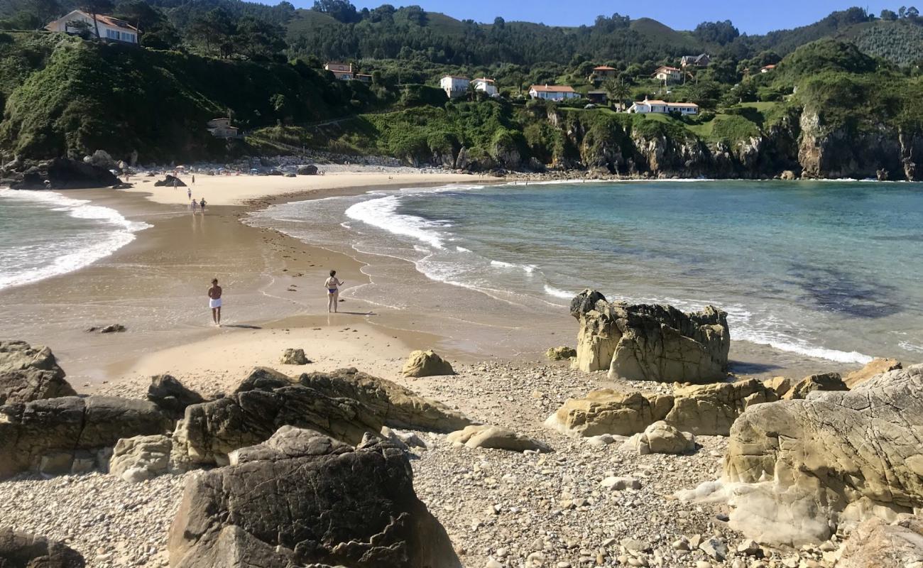 Photo of Playa de Amio with bright fine sand surface