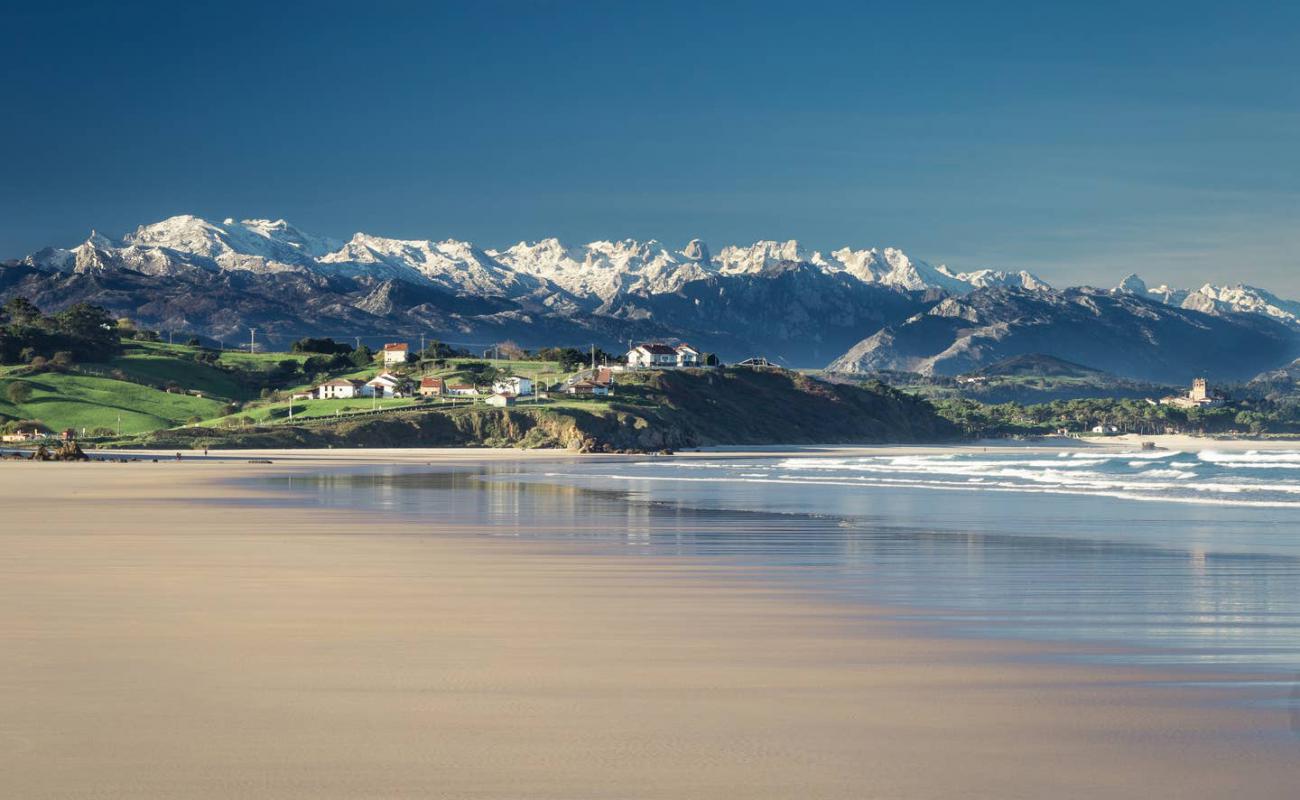 Photo of Playa de Gerra with bright fine sand surface