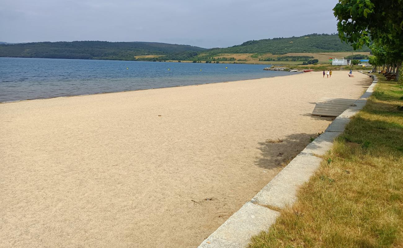 Photo of Playa Del Lago De As Pontes with bright sand surface