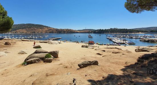 Zona de bano del embalse