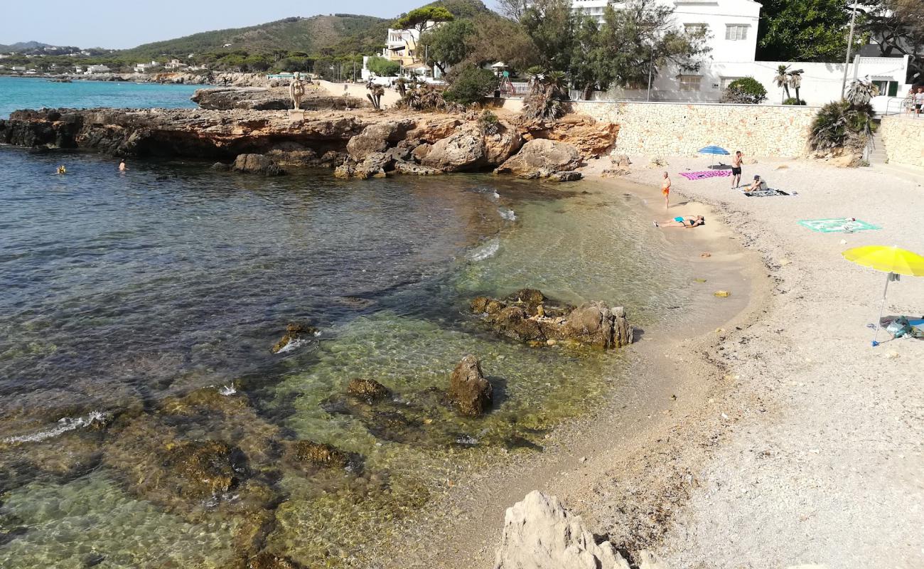 Photo of Platja de na Ferradura with light fine pebble surface