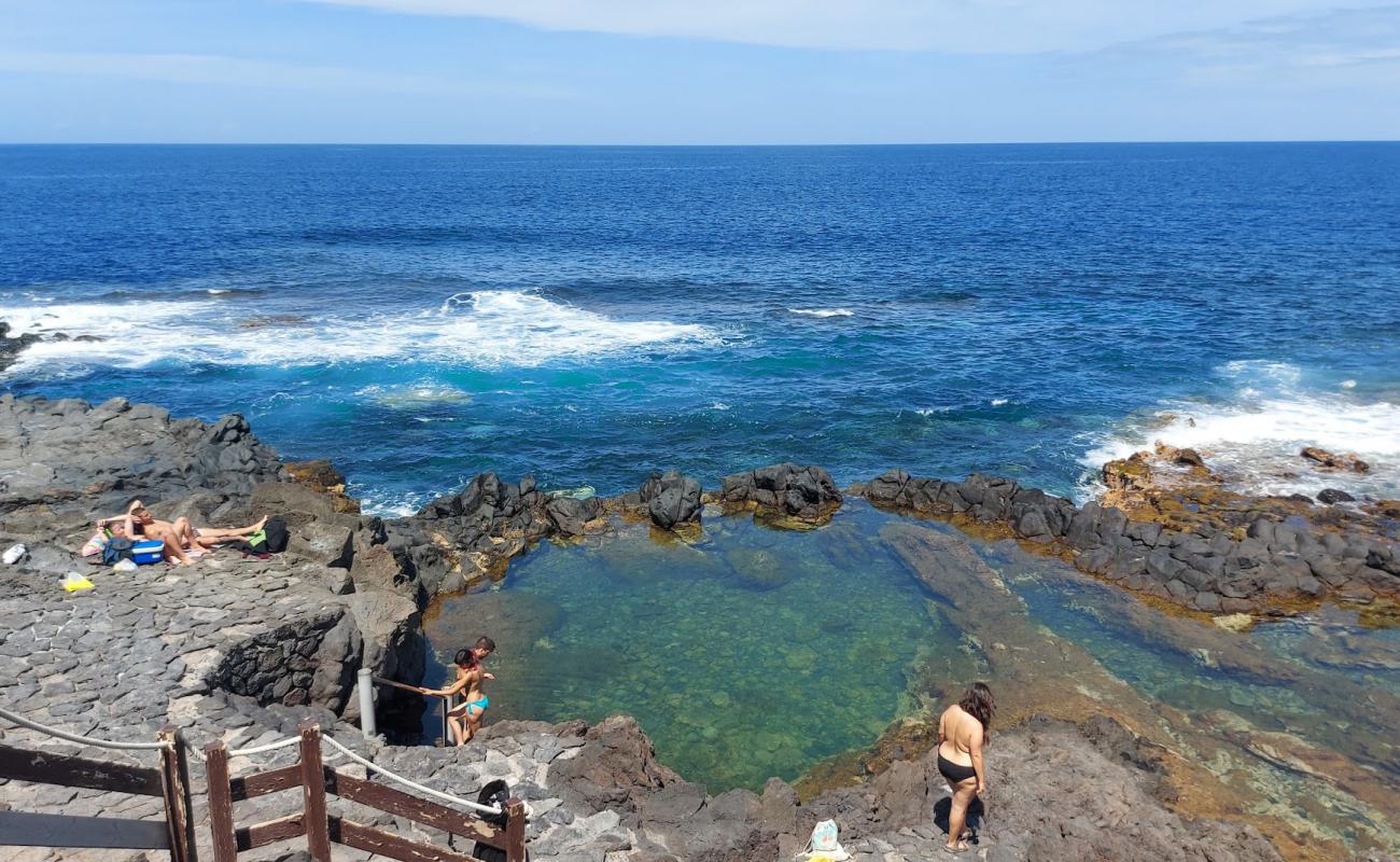 Photo of Charco Los Chochos with rocks cover surface