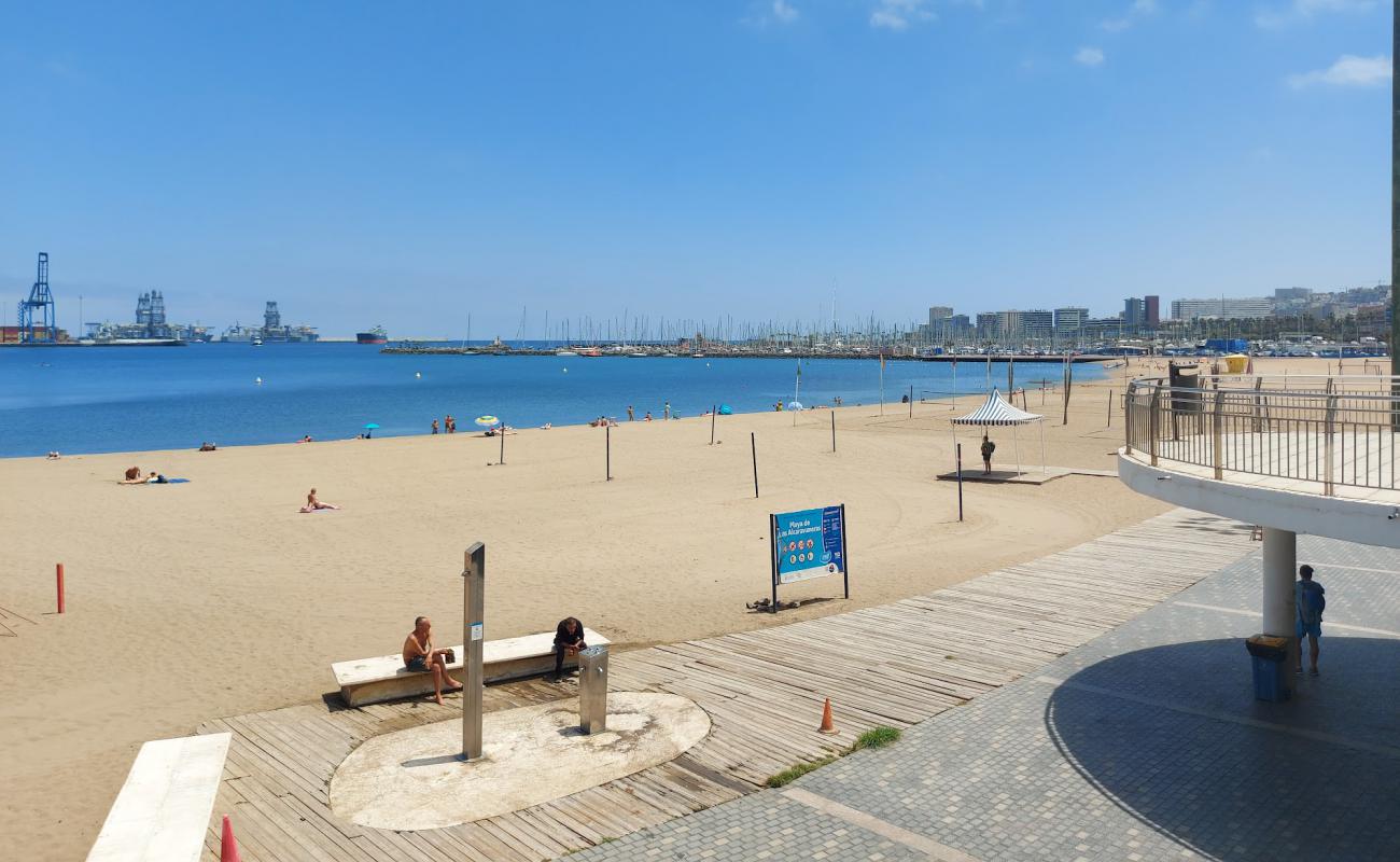 Photo of Playa de Las Alcaravaneras with bright sand surface