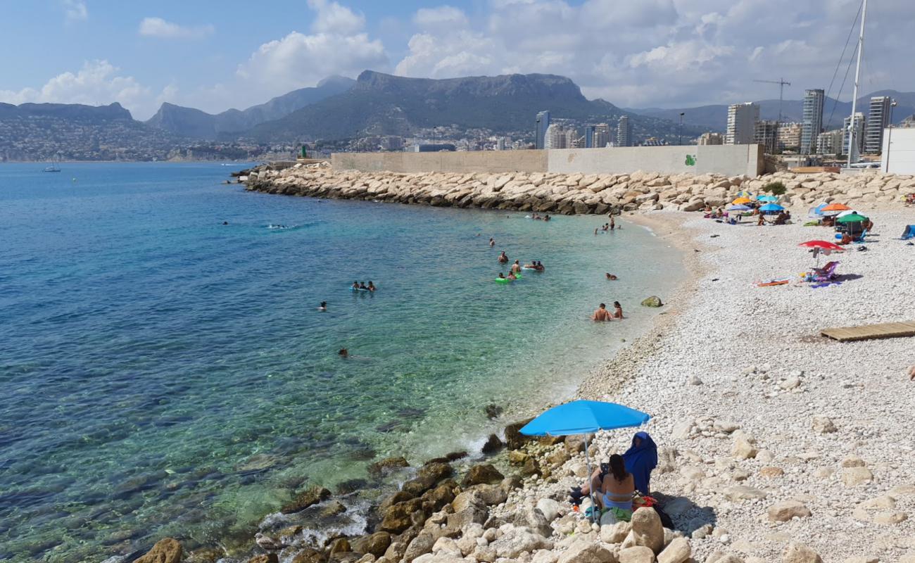 Photo of Cala el Raco with light pebble surface