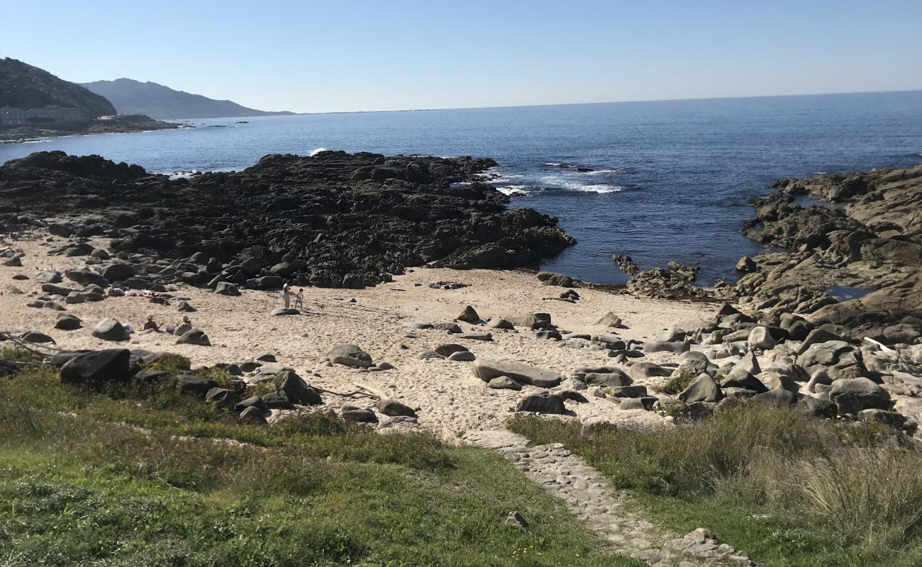 Photo of Praia dos Frades with light fine pebble surface