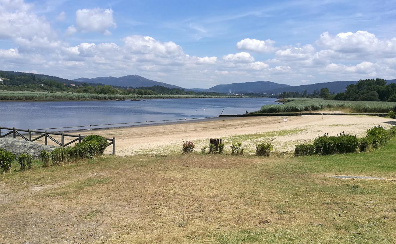 Photo of Playa Fluvial Vilarello with bright sand surface