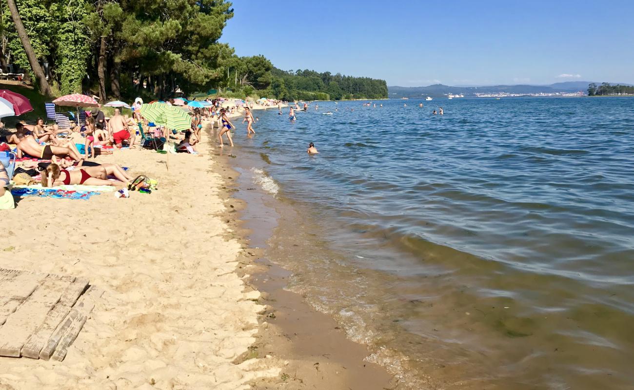 Photo of Praia de Manons with bright sand surface