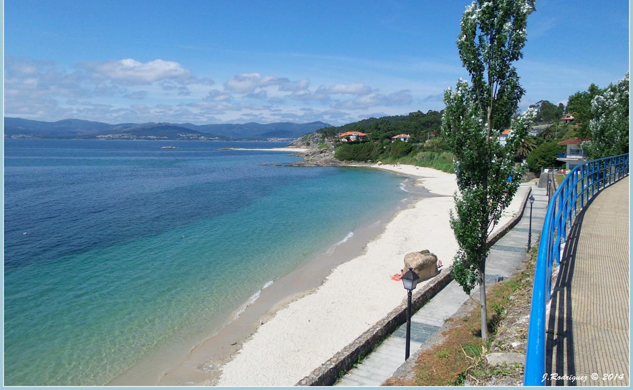 Photo of Praia de Suigrexa with bright sand surface