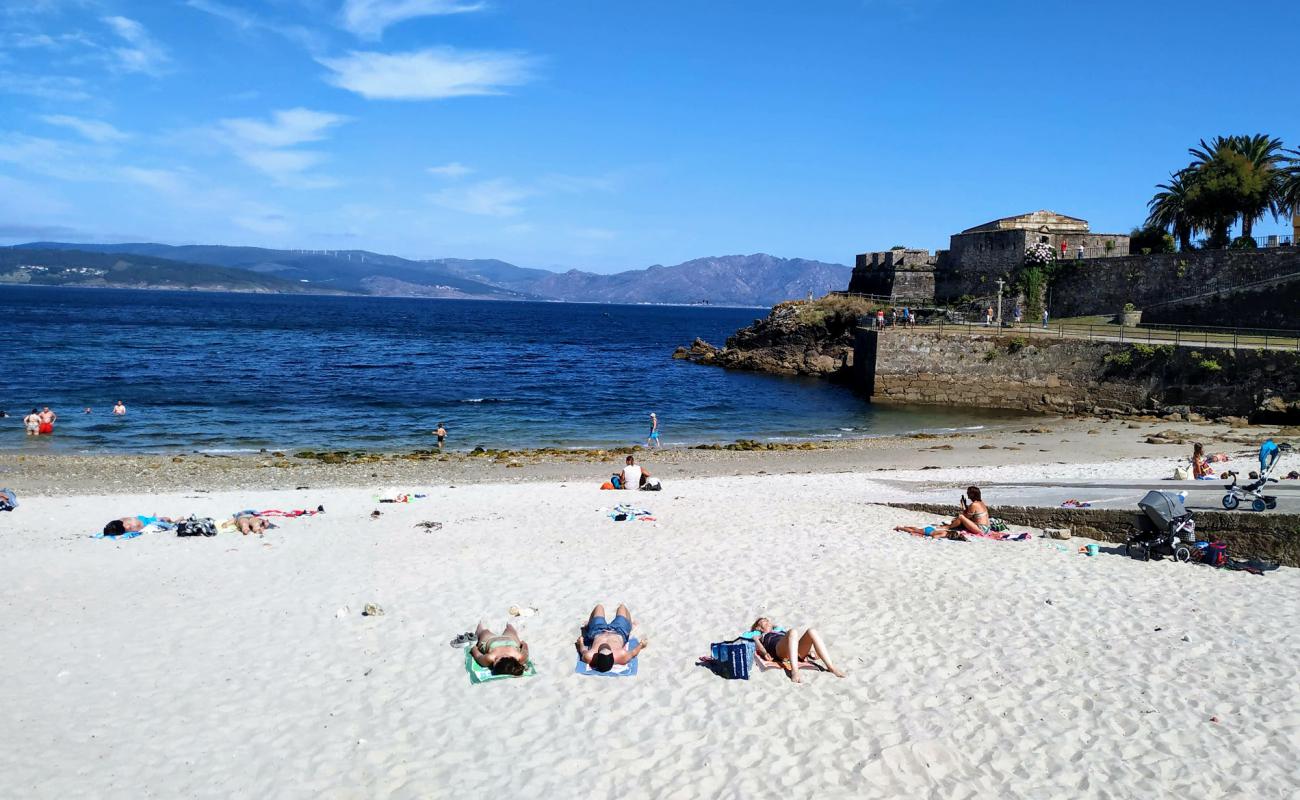 Photo of Praia Da Ribeira with bright sand surface